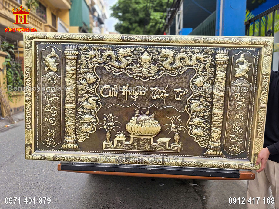 Từng đường nét trên bức tranh được chế tác tỉ mỉ và tinh xảo nhất